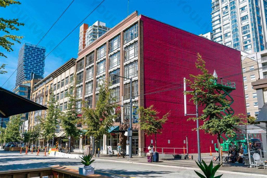 Entire Condo In Heart Of Downtown Vancouver Exterior foto